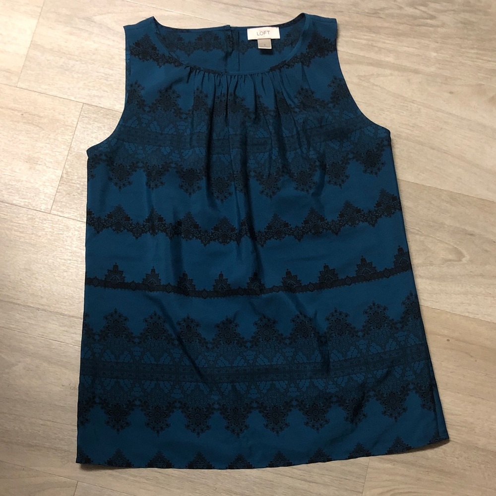 LOFT Blue and Black Patterned Sleeveless Blouse